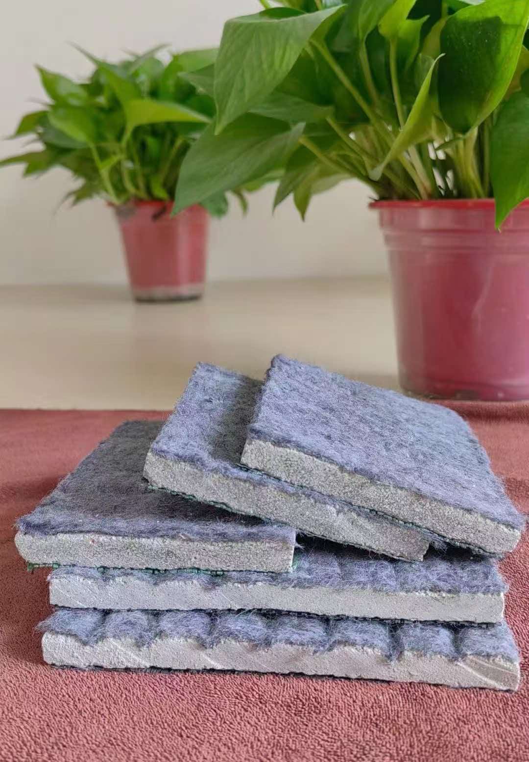 复合排水板/排水板样品实拍:滤水布+凸点芯材